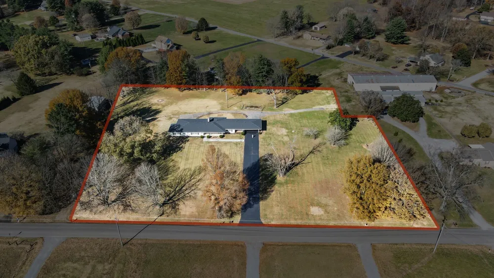 676 Ferguson Hill Rd Lafayette, TN 37083