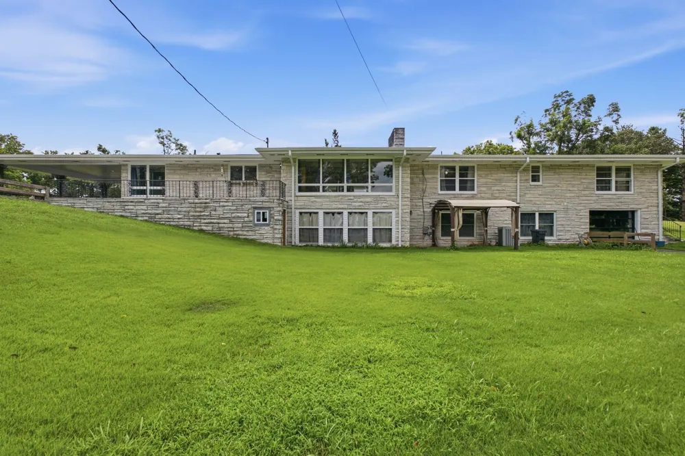 676 Ferguson Hill Rd Lafayette, TN 37083