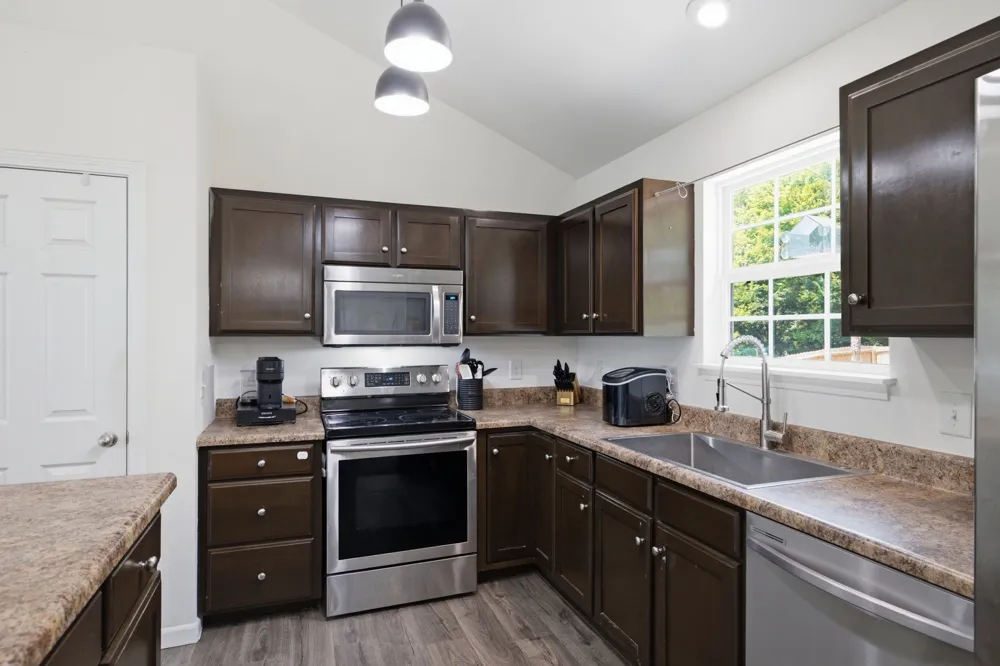400 Due Ln Columbia, TN 38401