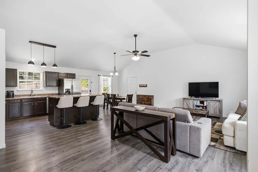 400 Due Ln Columbia, TN 38401