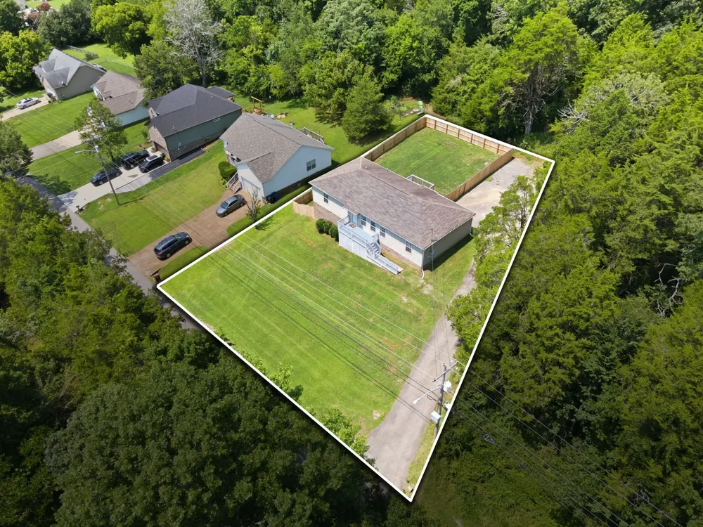 400 Due Ln Columbia, TN 38401
