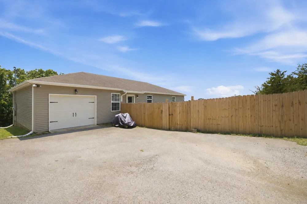 400 Due Ln Columbia, TN 38401