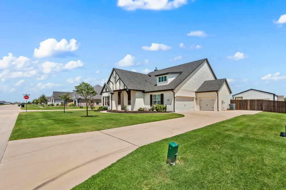 8908 Lazy Oak Drive Justin, TX 76247