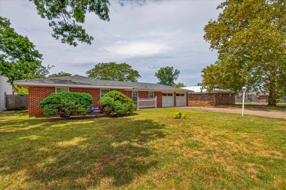229 NE Myers Avenue Bartlesville, OK 74006