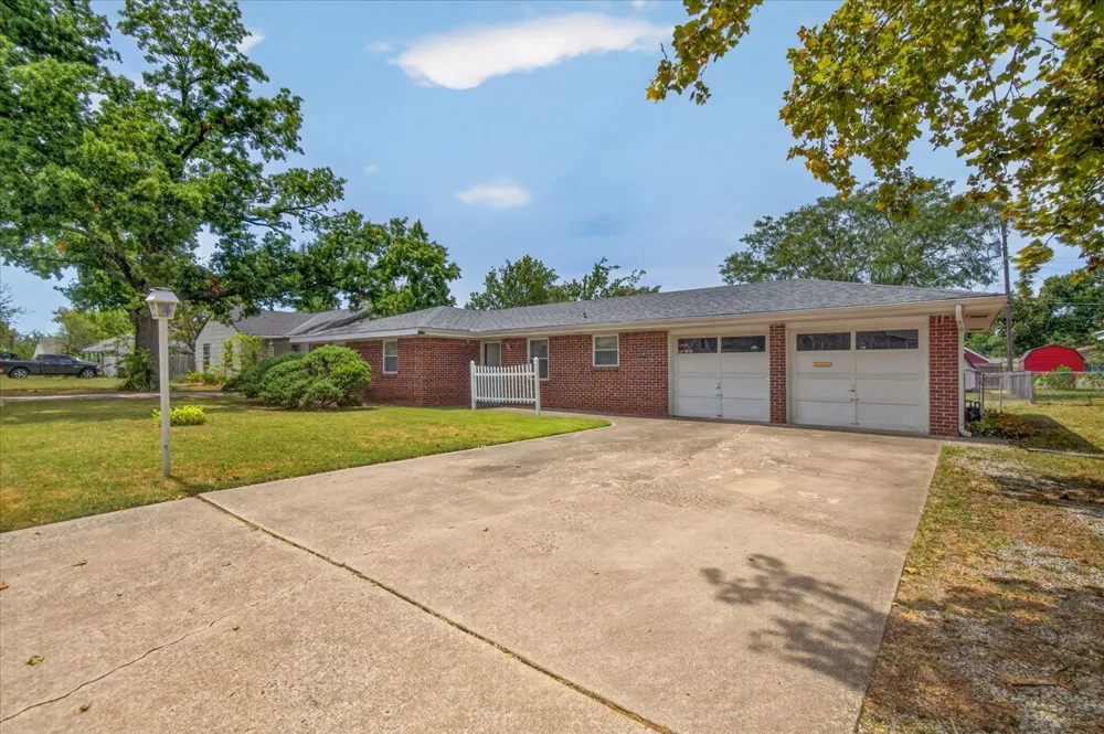 229 NE Myers Avenue Bartlesville, OK 74006