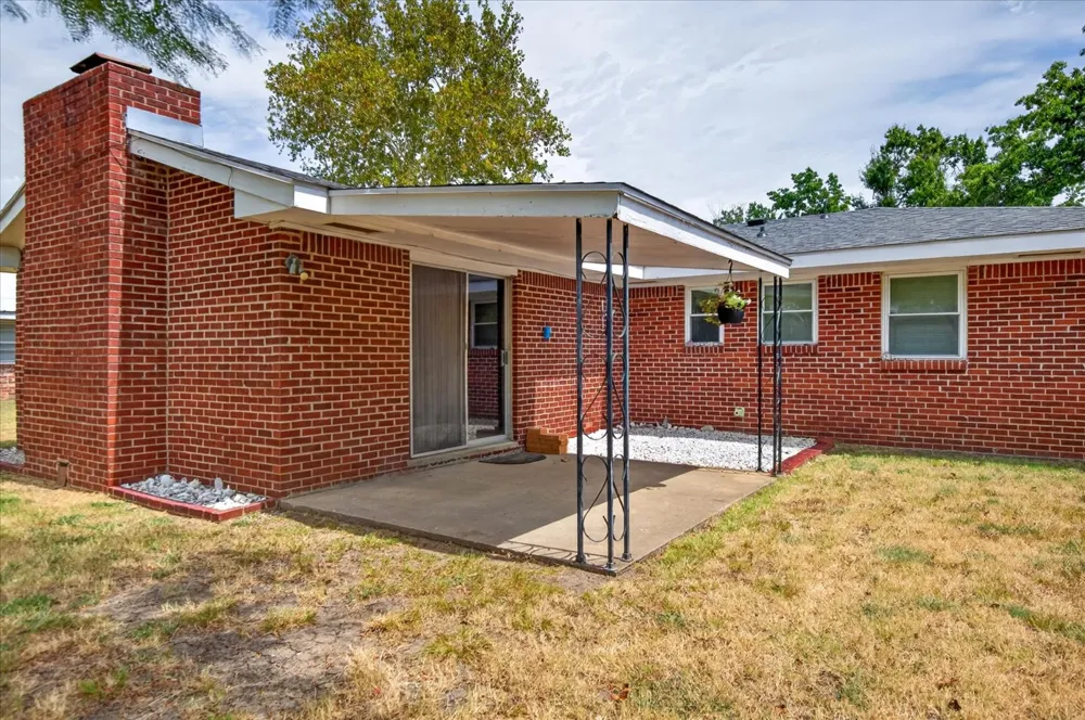 229 NE Myers Avenue Bartlesville, OK 74006
