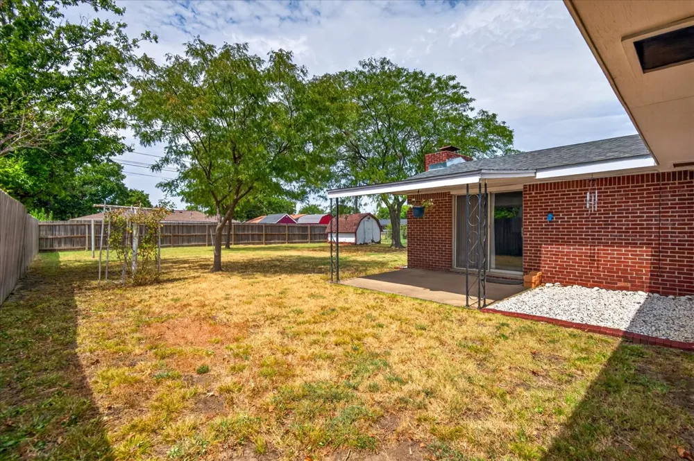 229 NE Myers Avenue Bartlesville, OK 74006