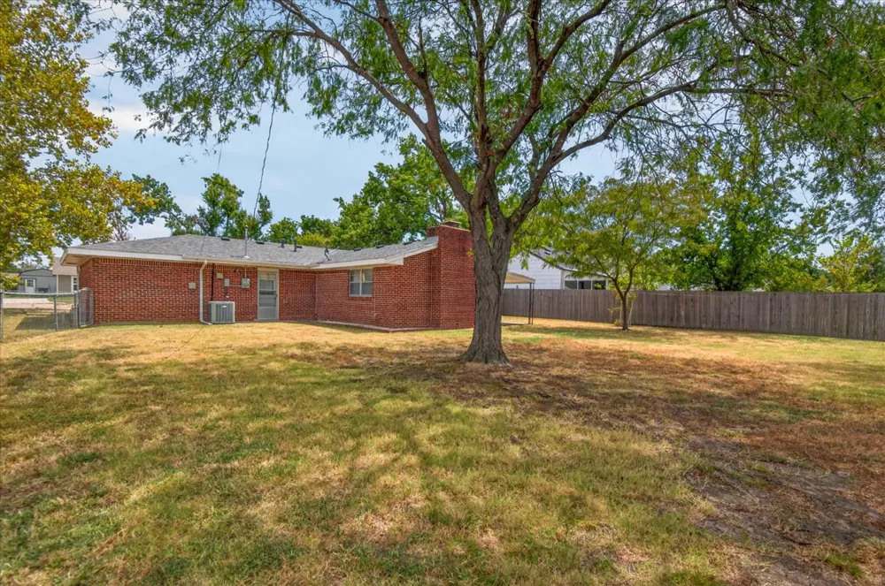 229 NE Myers Avenue Bartlesville, OK 74006