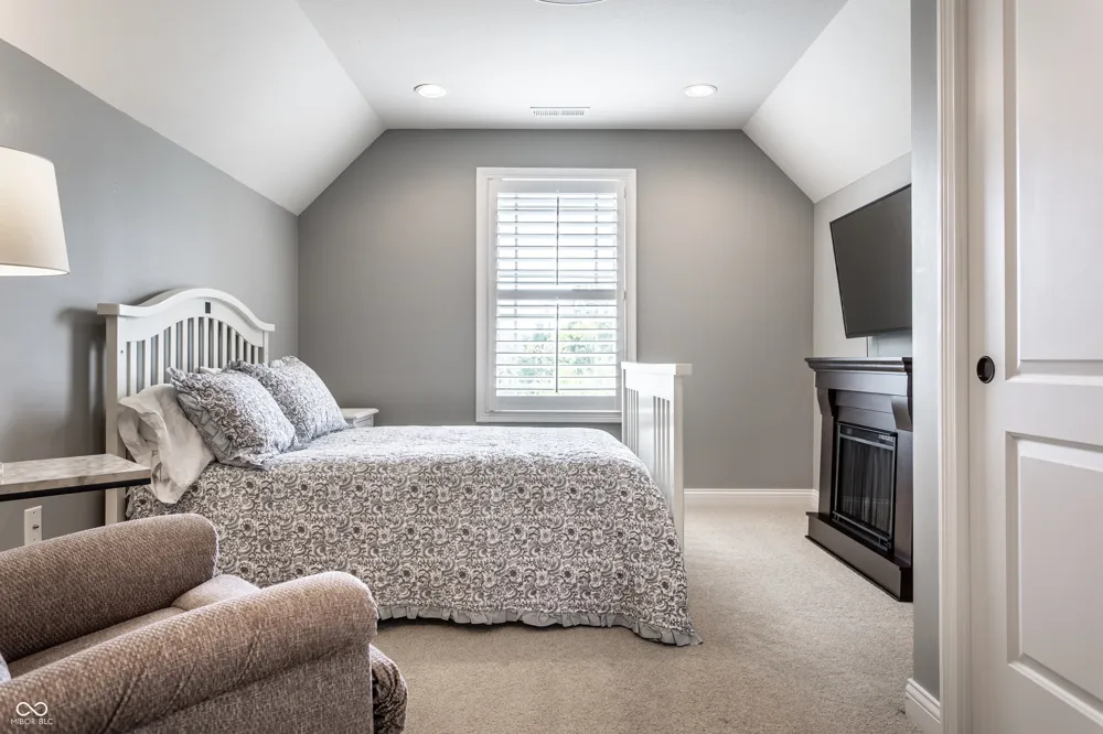 15752 Hawks Way Carmel, IN 46033