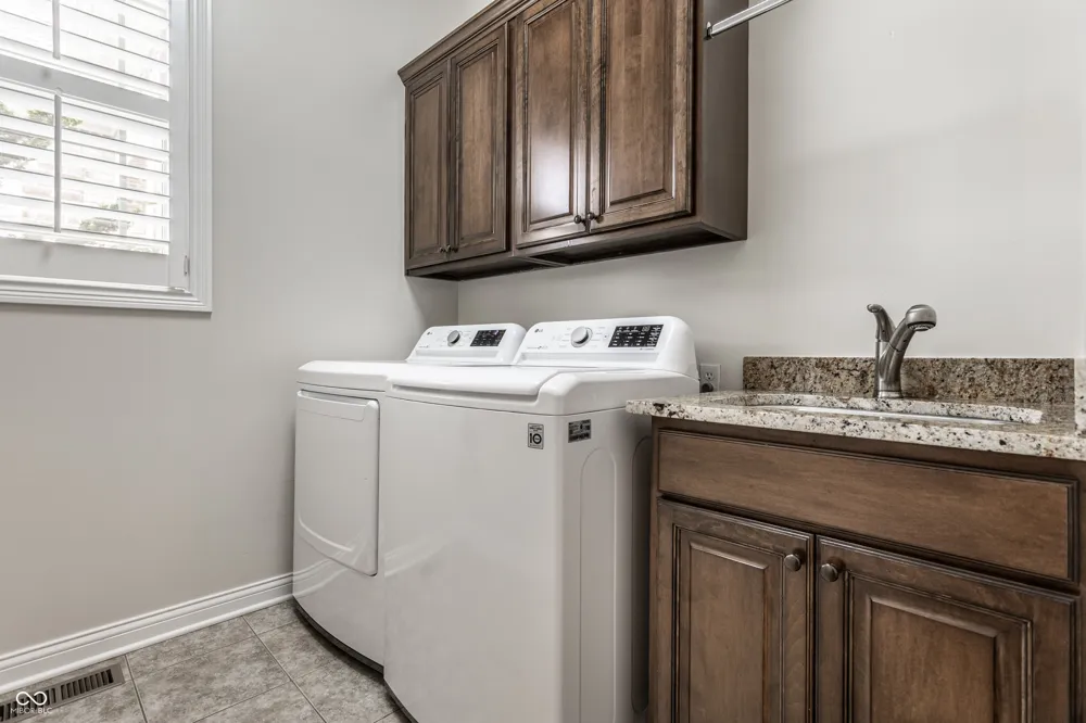 15752 Hawks Way Carmel, IN 46033