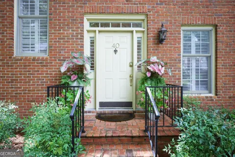 40 Ivy Chase NE