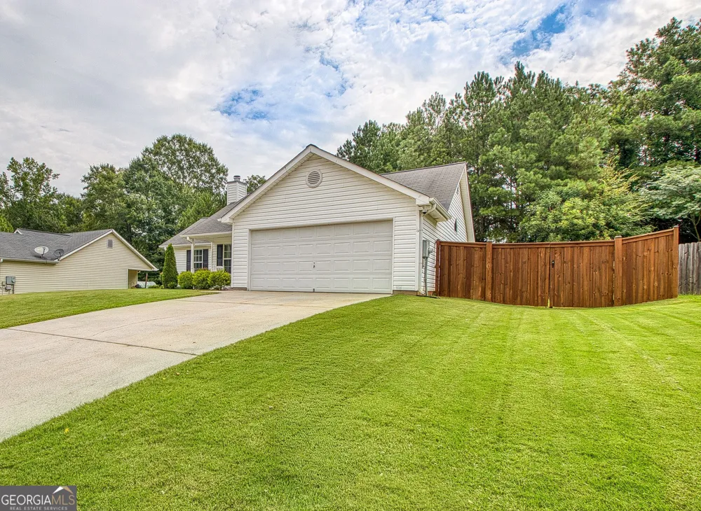 185 Creekside DR Grantville, GA 30220