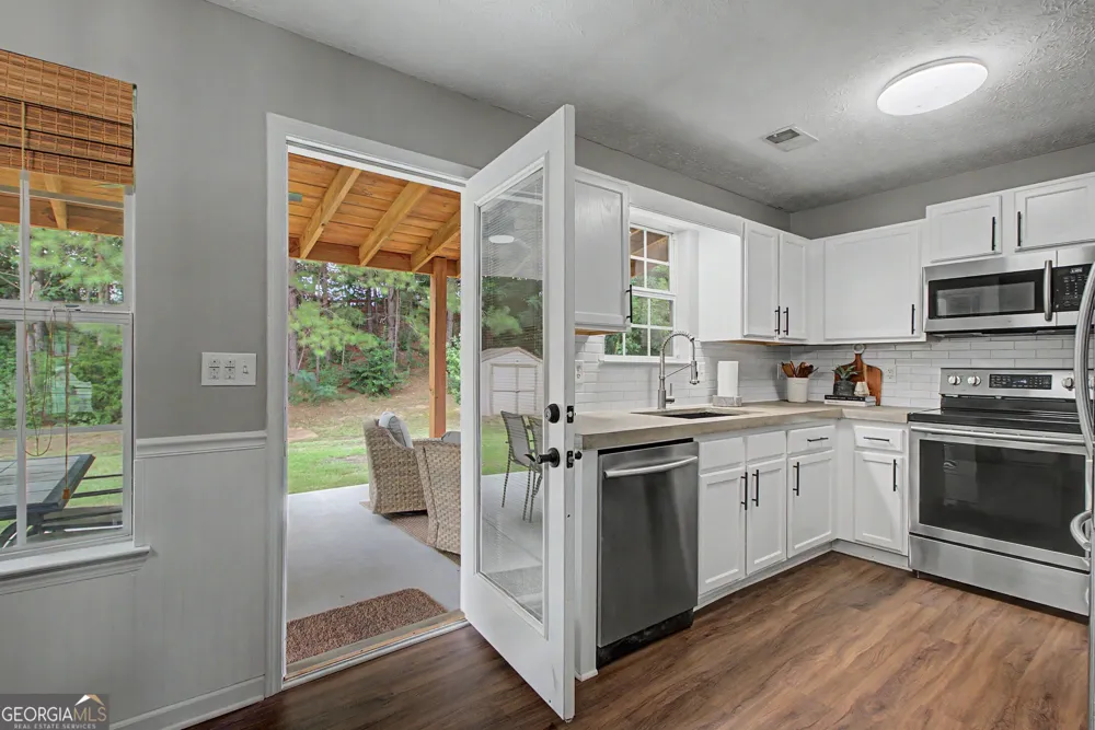 185 Creekside DR Grantville, GA 30220