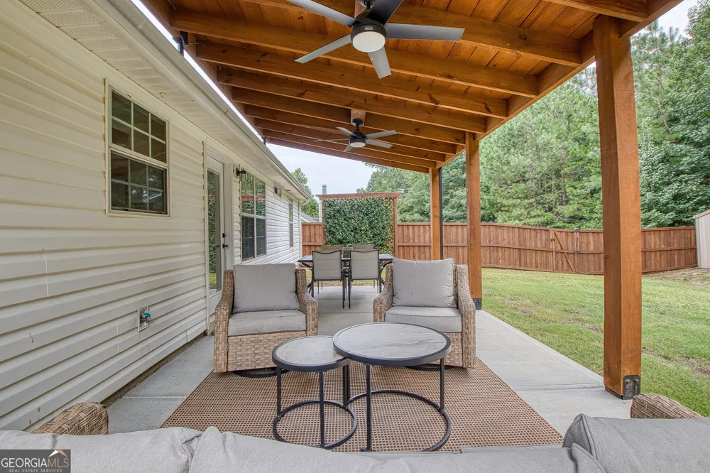 185 Creekside DR Grantville, GA 30220
