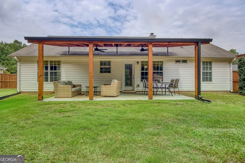 185 Creekside DR Grantville, GA 30220