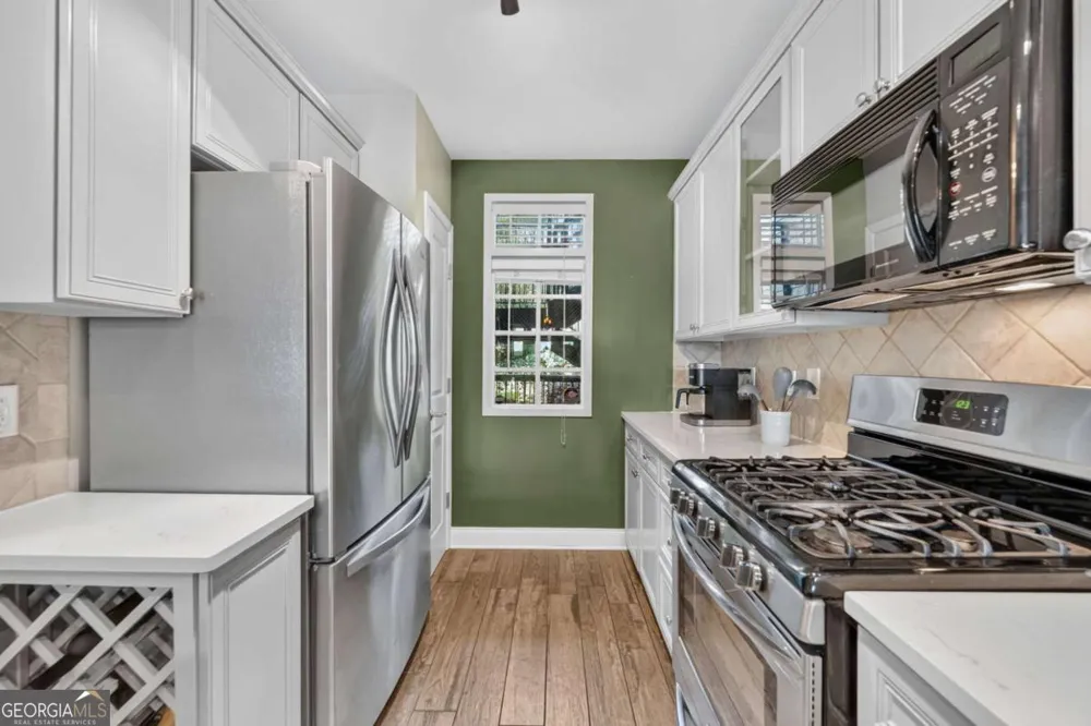 210 Creek View LN Roswell, GA 30075