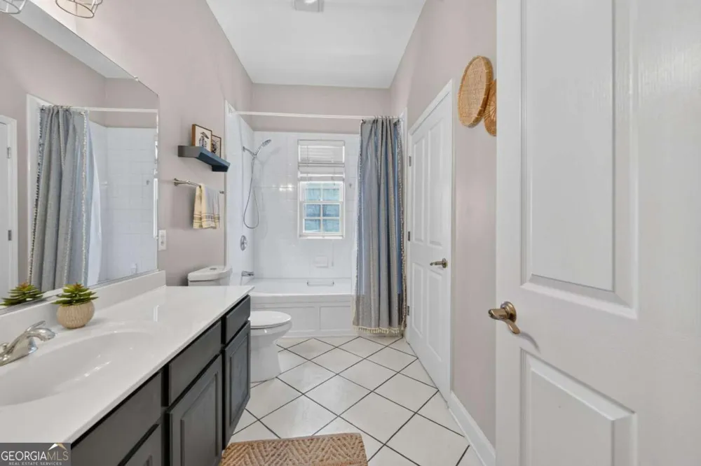 210 Creek View LN Roswell, GA 30075