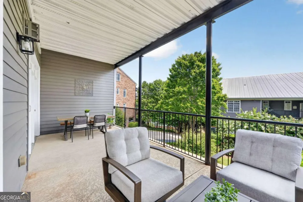 210 Creek View LN Roswell, GA 30075