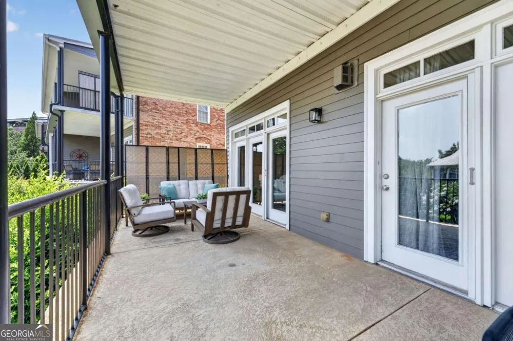 210 Creek View LN Roswell, GA 30075