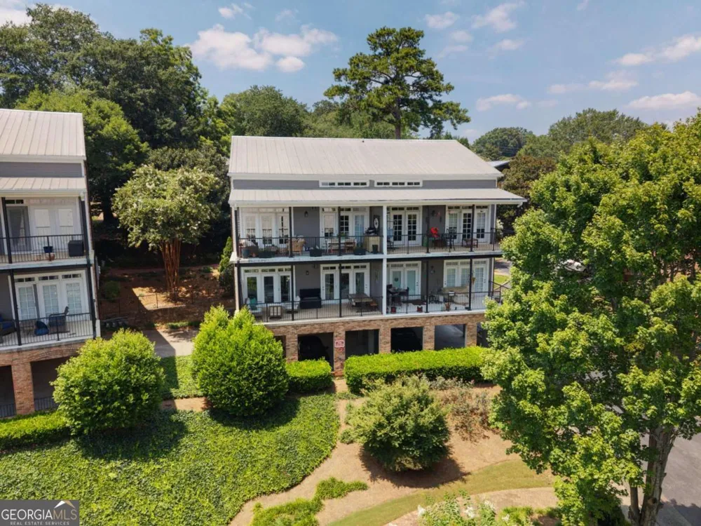 210 Creek View LN Roswell, GA 30075
