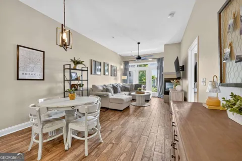 210 Creek View LN
