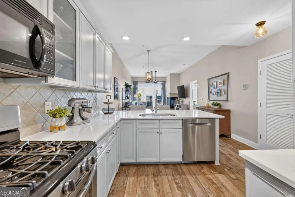 210 Creek View LN Roswell, GA 30075