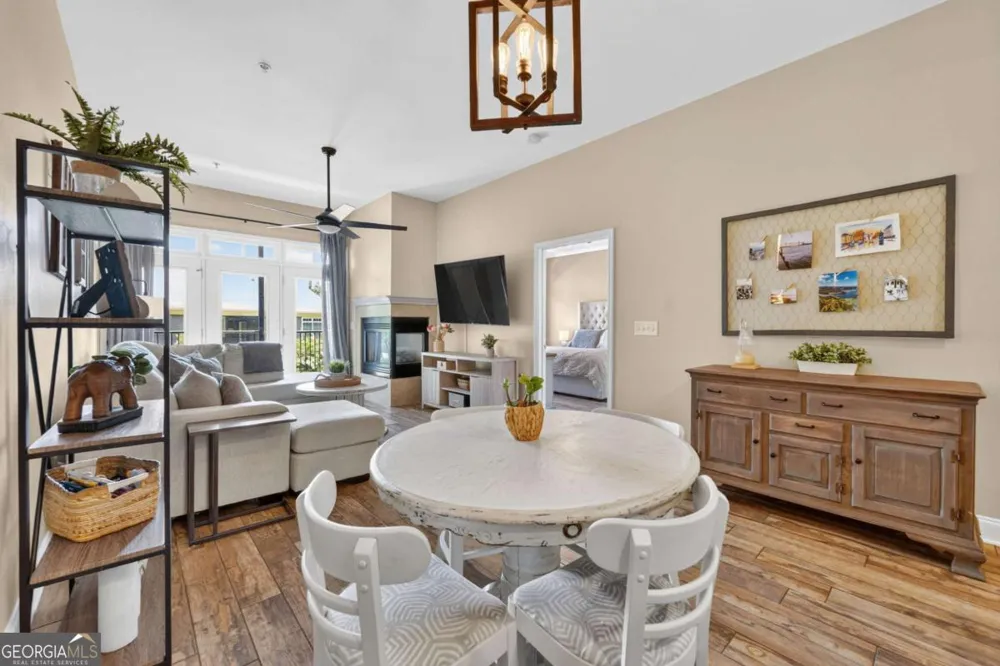 210 Creek View LN Roswell, GA 30075