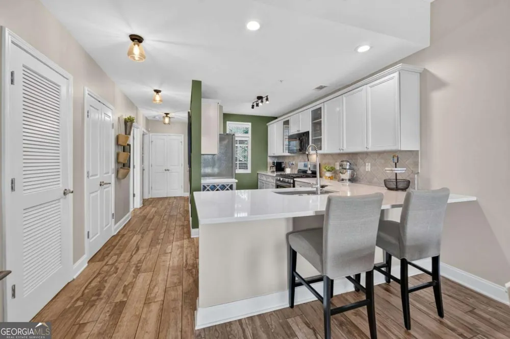 210 Creek View LN Roswell, GA 30075