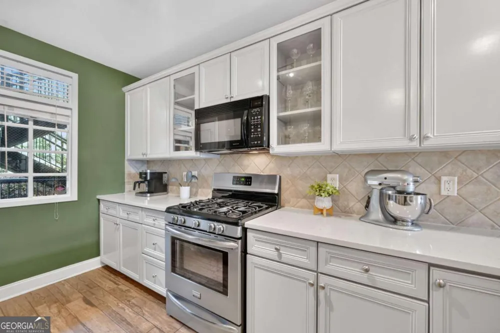 210 Creek View LN Roswell, GA 30075