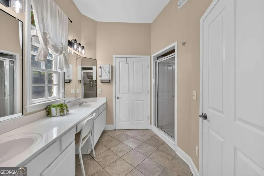 210 Creek View LN Roswell, GA 30075