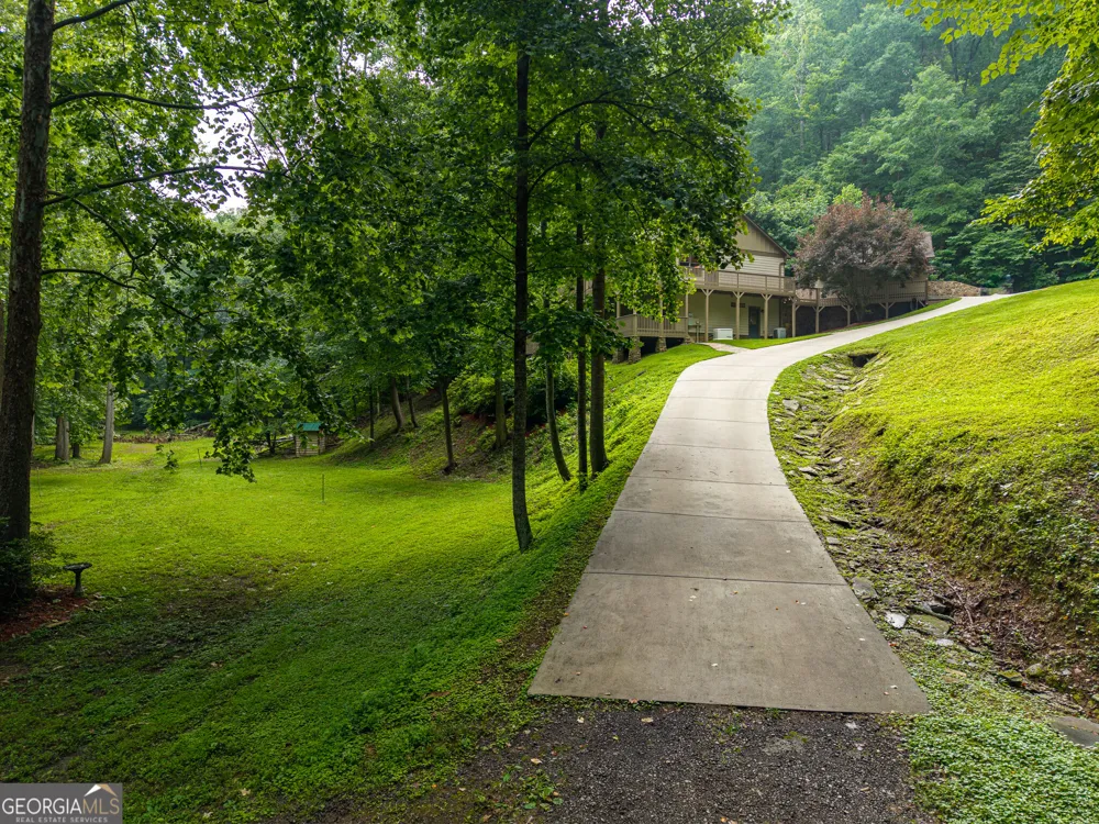 1117 Rambling RD Fairmount, GA 30139