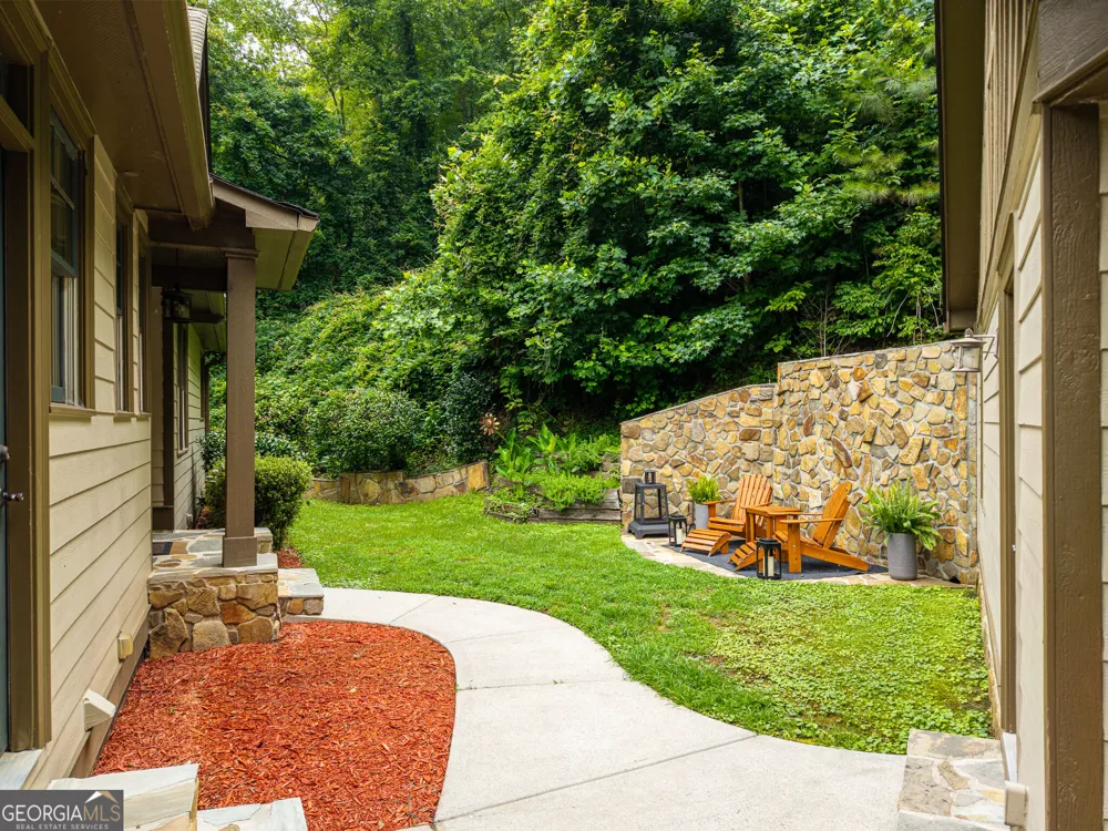 1117 Rambling RD Fairmount, GA 30139