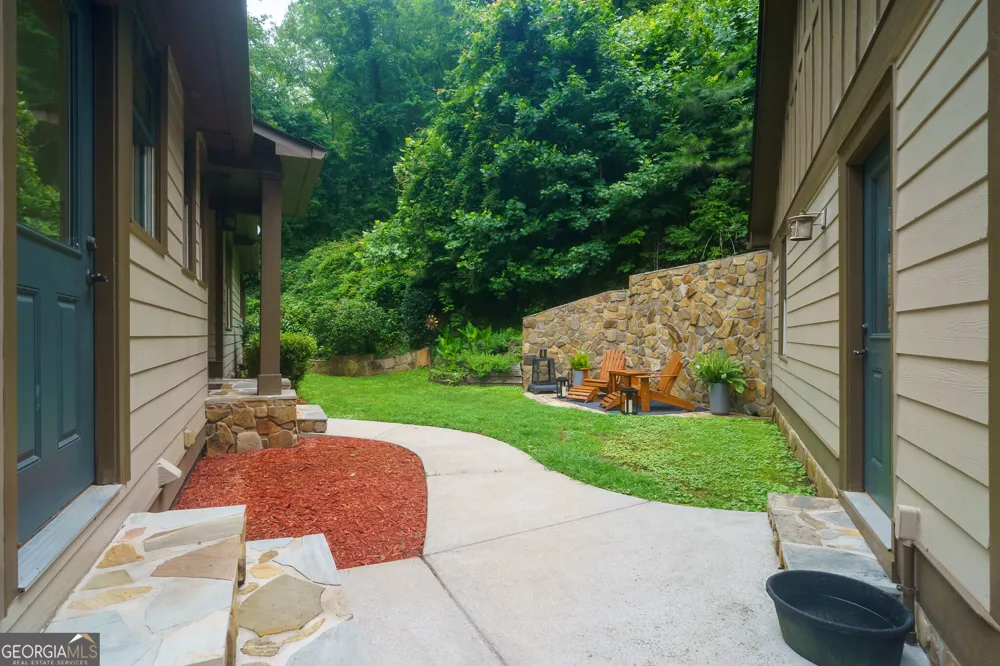 1117 Rambling RD Fairmount, GA 30139