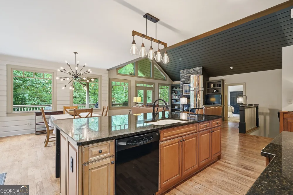 1117 Rambling RD Fairmount, GA 30139