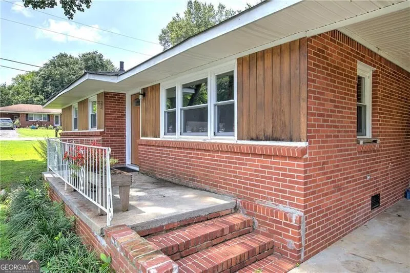 7 West DR Cartersville, GA 30120