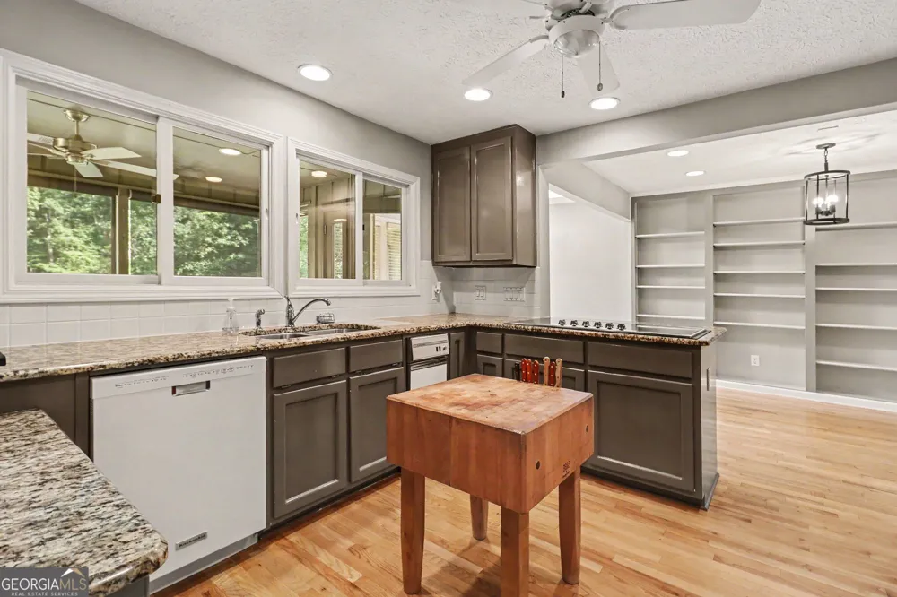 4098 Happy Valley CIR Newnan, GA 30263
