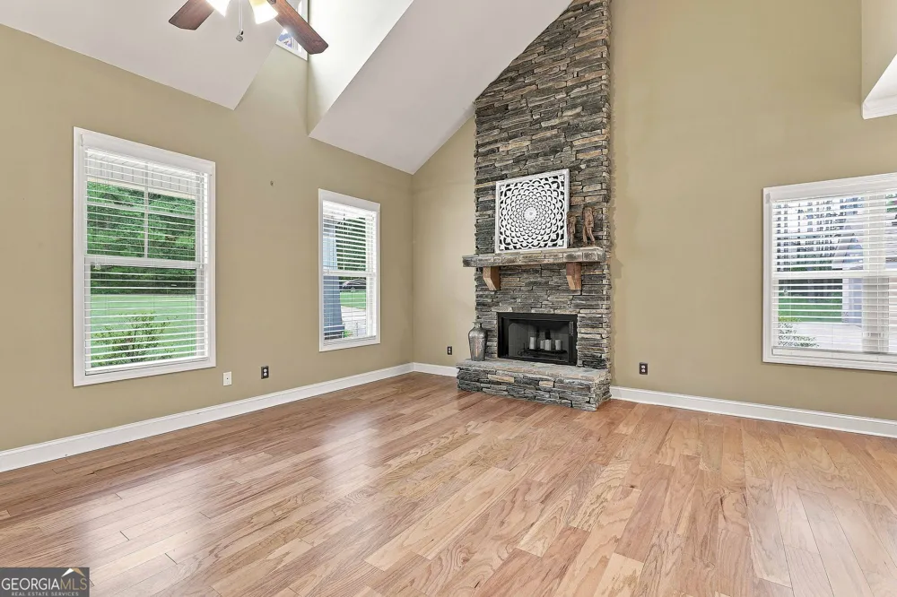 19 Rock House Estates DR Senoia, GA 30276