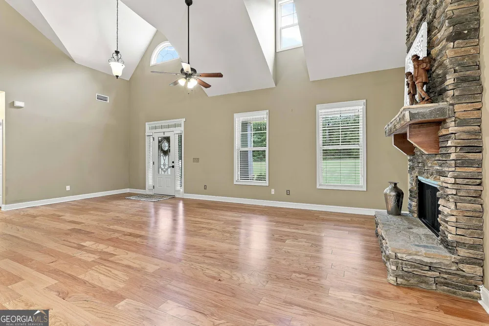 19 Rock House Estates DR Senoia, GA 30276