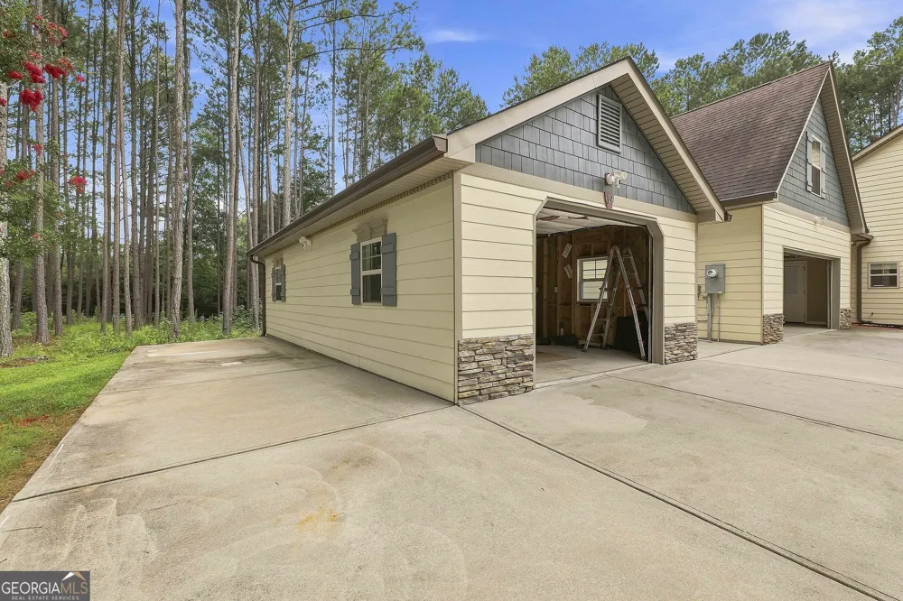 19 Rock House Estates DR Senoia, GA 30276