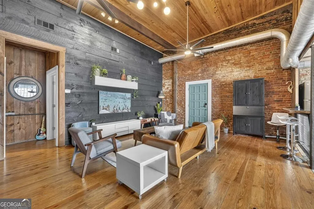 105 West Harris ST Eatonton, GA 31024