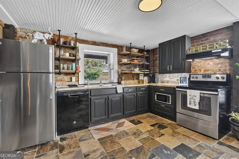 105 West Harris ST Eatonton, GA 31024