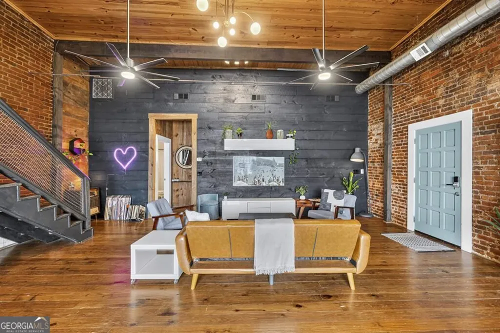 105 West Harris ST Eatonton, GA 31024