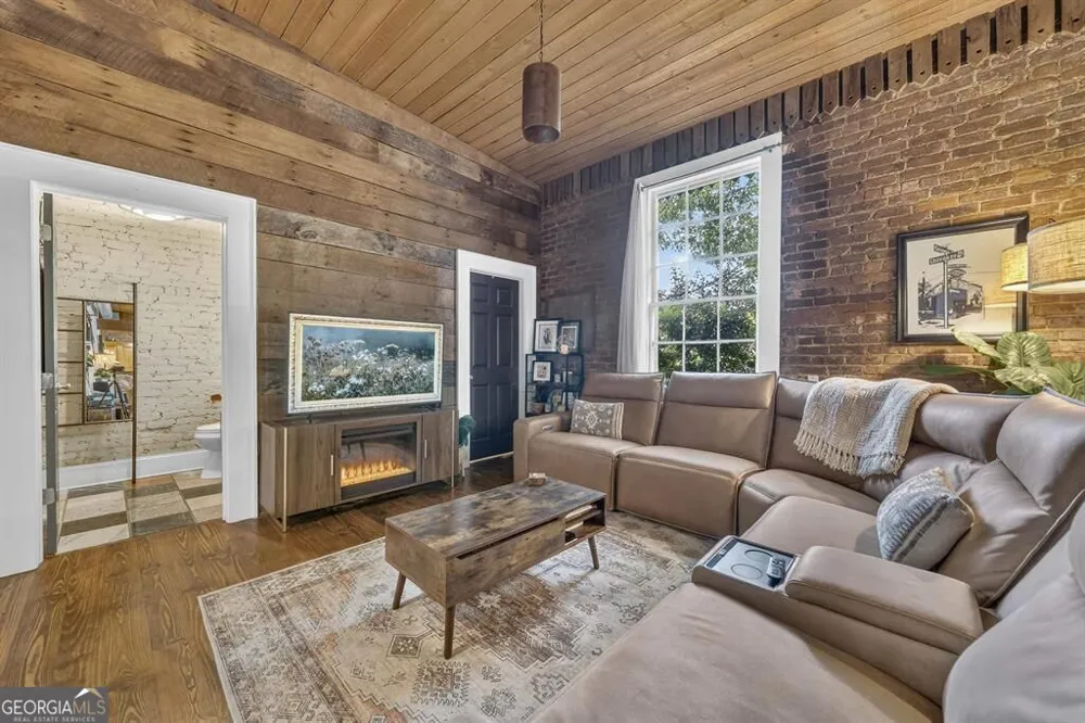 105 West Harris ST Eatonton, GA 31024