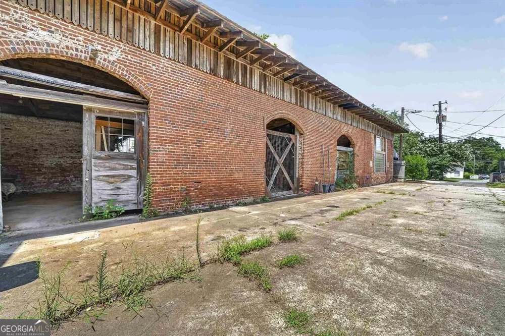 105 West Harris ST Eatonton, GA 31024