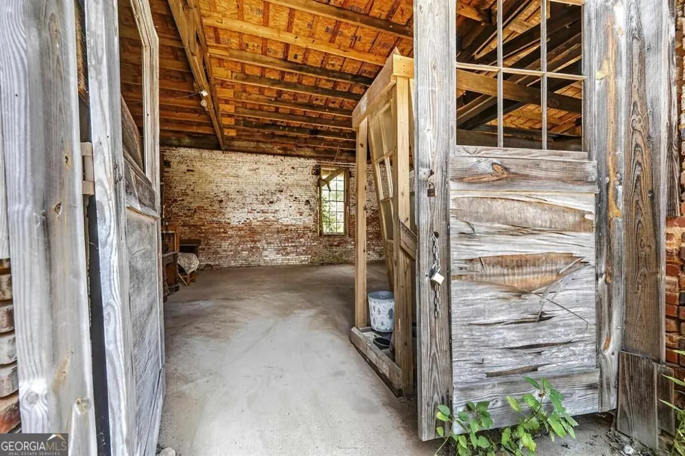 105 West Harris ST Eatonton, GA 31024