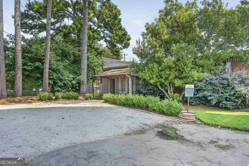 105 West Harris ST Eatonton, GA 31024
