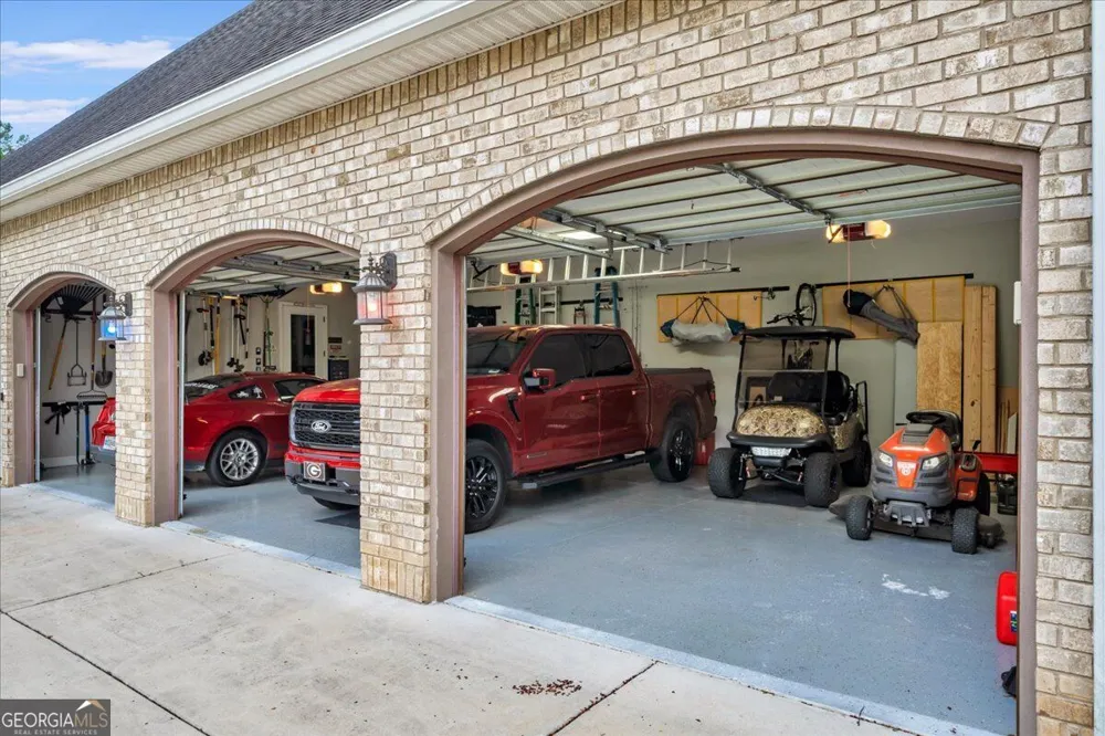 223 Yale CIR Bonaire, GA 31005