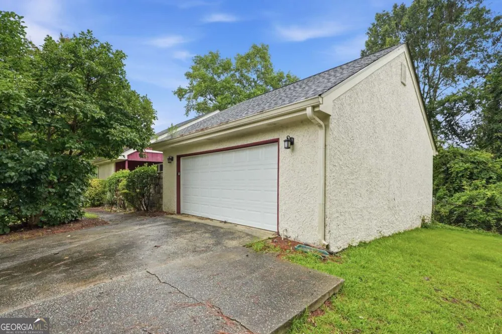 1384 Huntsmen GLN Riverdale, GA 30296
