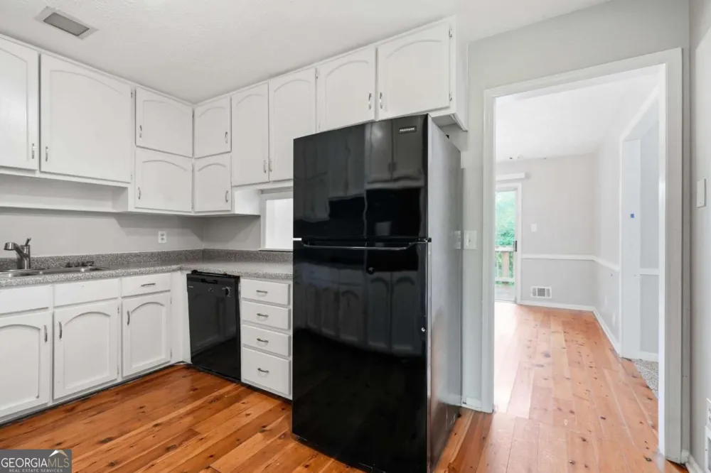 1384 Huntsmen GLN Riverdale, GA 30296