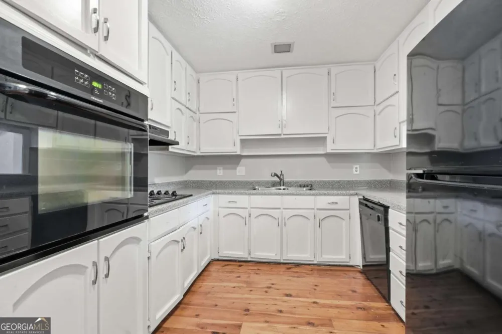 1384 Huntsmen GLN Riverdale, GA 30296